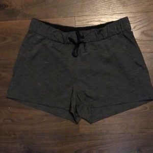 Lululemon on the fly shorts 2.5”